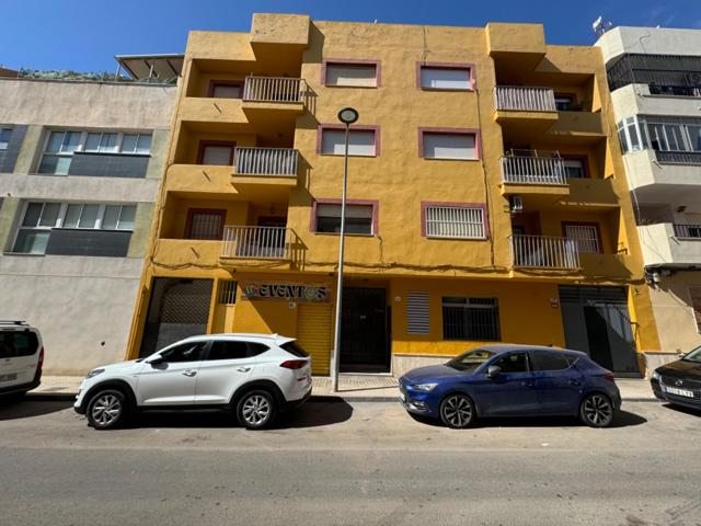 Amplio Piso en El Ejido Oeste: Oportunidad con Vistas y Espacios para Disfrutar photo 0