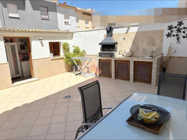 SE VENDE CASA ADOSADA EN LA ZONA DE ARENAL photo 0