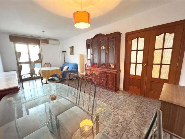 VENTA DE PISO EN AVD MALAGA CON 4 DORMITORIOS photo 0