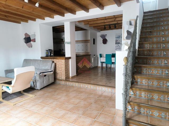 VENTA DE CASA CON 3 PLANTAS EN BENAOJÁN photo 0