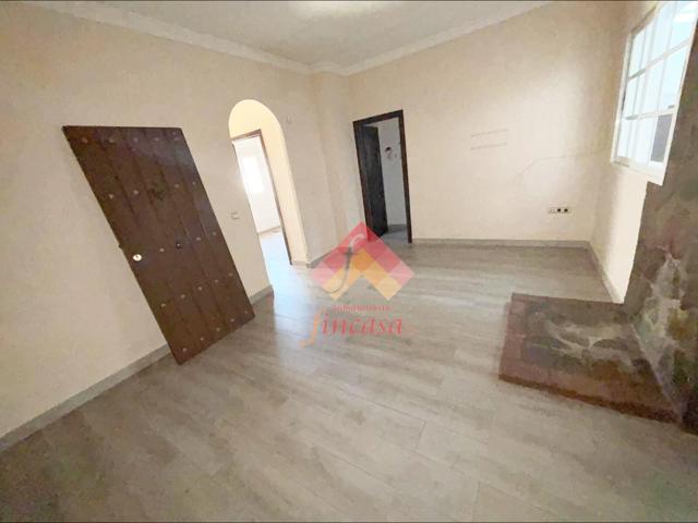 ESTUPENDA CASA CON COCHERA CERRADA photo 0