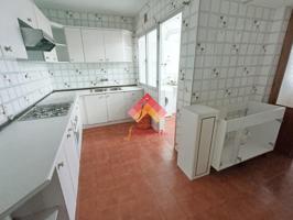 SE VENDE PISO DE 4 DORMITORIOS CON ASCENSOR photo 0