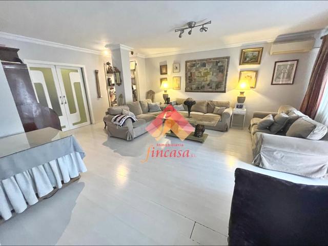 MAGNÍFICO PISO CON EXCELENTES CALIDADES EN EL CENTRO photo 0