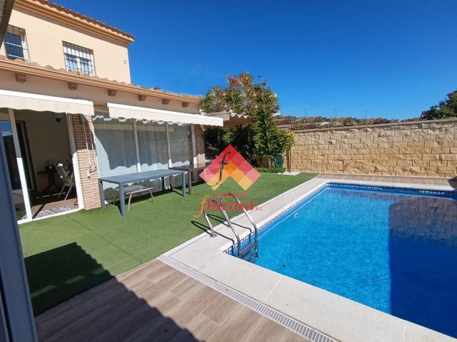 ¡¡ ESPECTACULAR PAREADA COMPLETAMENTE AMUEBLADA EN EL ARENAL!! photo 0