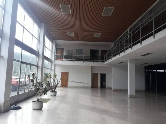 Excelente nave comercial photo 0