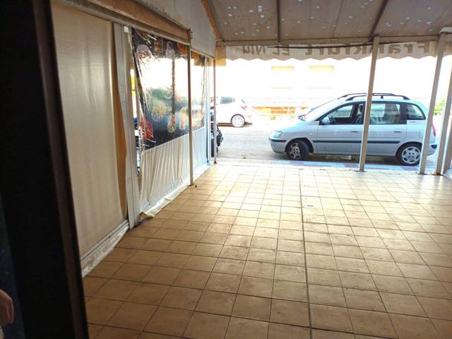 Local comercial en venta en Blanes - Els Pins photo 0