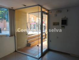 Local comercial en venta o alquiler en Tordera photo 0