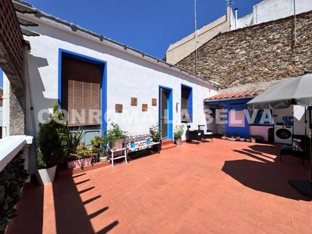 PRECIOSA CASA DE PUEBLO CONSERVADA-POSIBILIDAD DE CONSTRUIR OTRO PISO photo 0