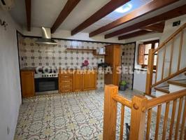 Casa con encanto dentro de la muralla de Hostalric – Ideal para vivir o invertir photo 0