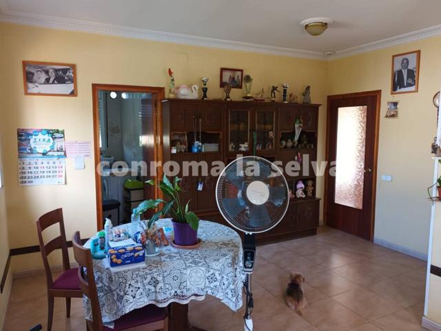 Casa en venta en Tordera Urb. con un bar en planta baja photo 0