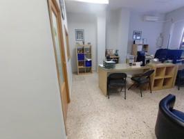 Alquiler de local comercial en Dos Hermanas photo 0