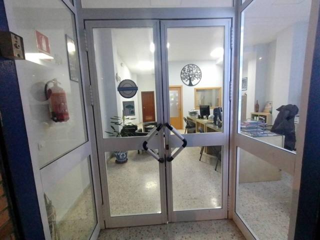 Alquiler de local comercial en Dos Hermanas photo 0