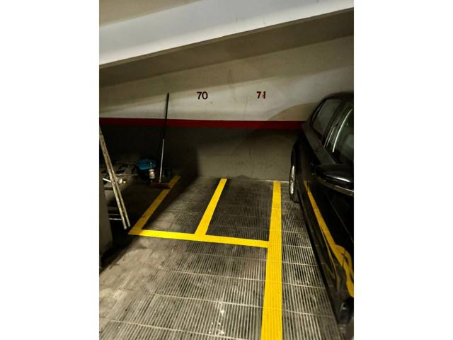 Parking de moto en alquiler en Sants-Rbla. Badal photo 0