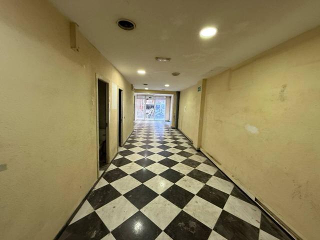 Local en alquiler en calle San Fructuoso, 1.950,00 € + 21% IVA - 19% IRPF. photo 0