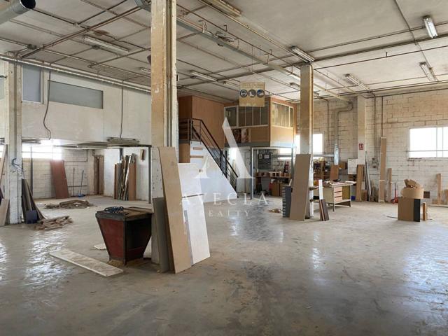 Nave industrial en Venta en Sant Feliu de Llobregat photo 0