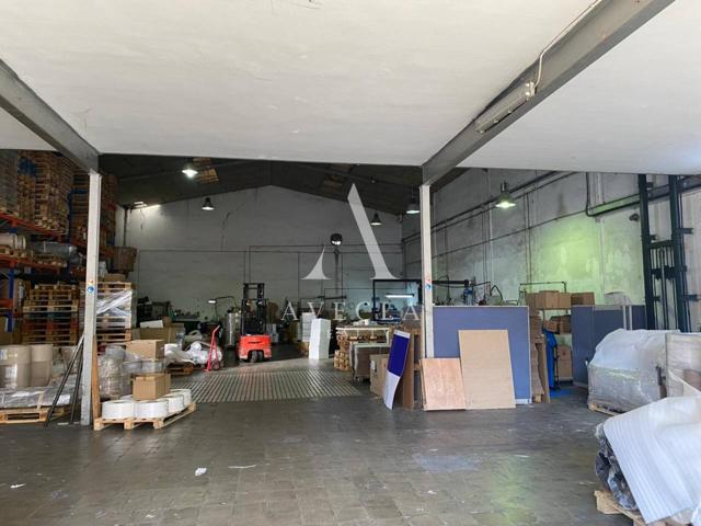 Nave industrial en Venta en Ripollet photo 0
