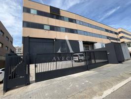 Nave Industrial en Alquiler en Badalona photo 0
