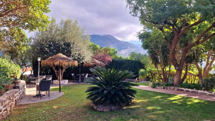 Impresionante hotel rural en venta en Alcaucín photo 0