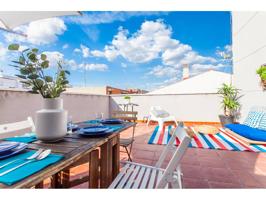 Apartamento con terraza atico en alquiler en Casco Antiguo photo 0