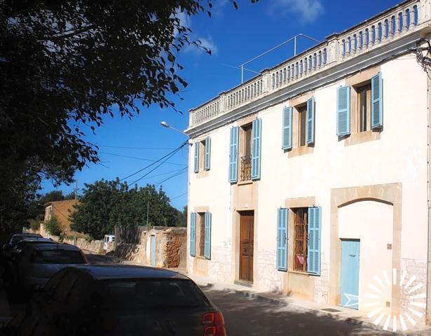 Pareado en venta en Es Llombards de 285 m2 photo 0