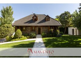 Chalet unifamiliar en venta en Los Berrocales del Jarama photo 0