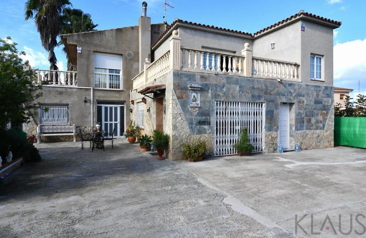 Unifamiliar En venta en Centrico, Deltebre photo 0