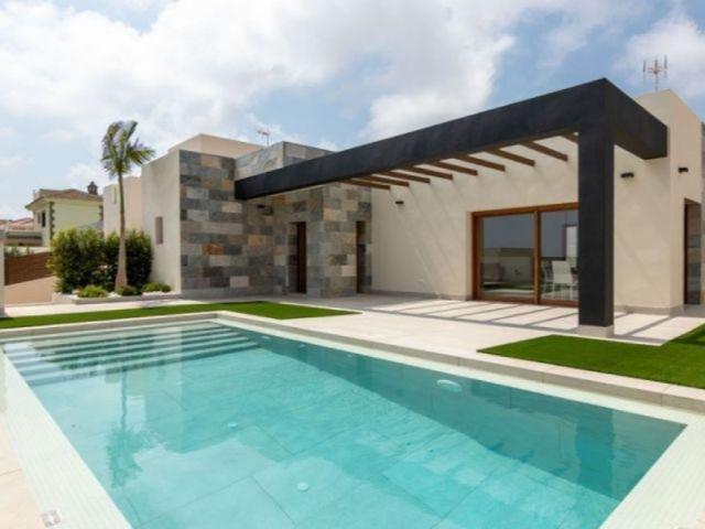 Villa En venta en Torrevieja photo 0