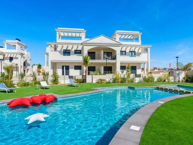 Piso En venta en Urbanización Doña Pepa, Rojales photo 0