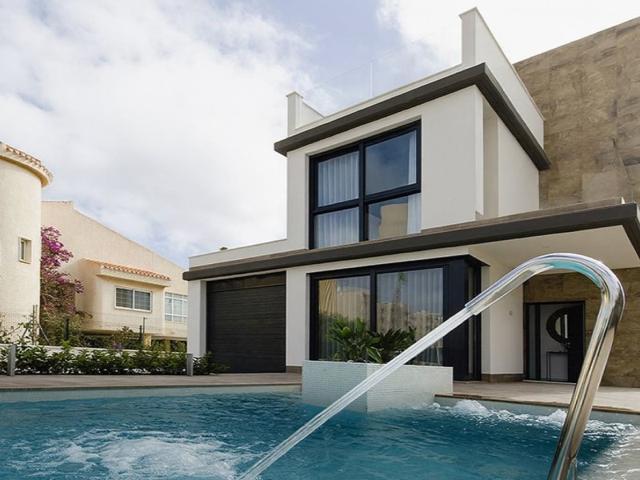 Villa En venta en Campoamor, Orihuela photo 0