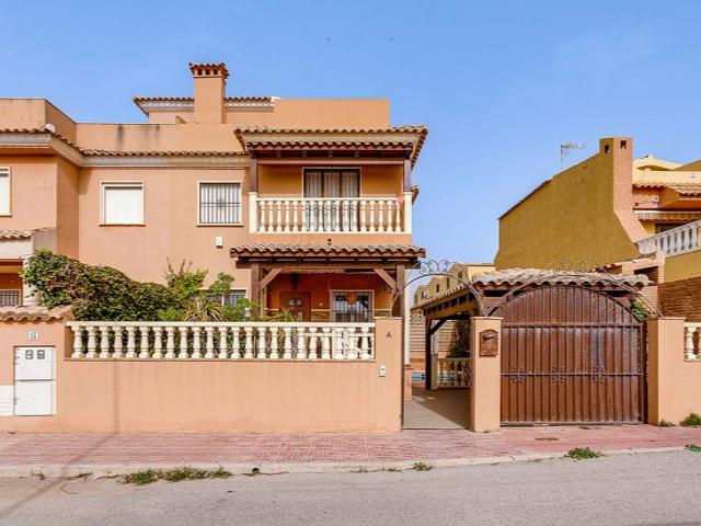 Villa En venta en Torrevieja photo 0