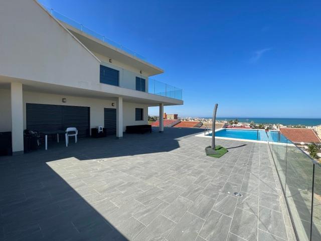 Villa En venta en Torrevieja photo 0