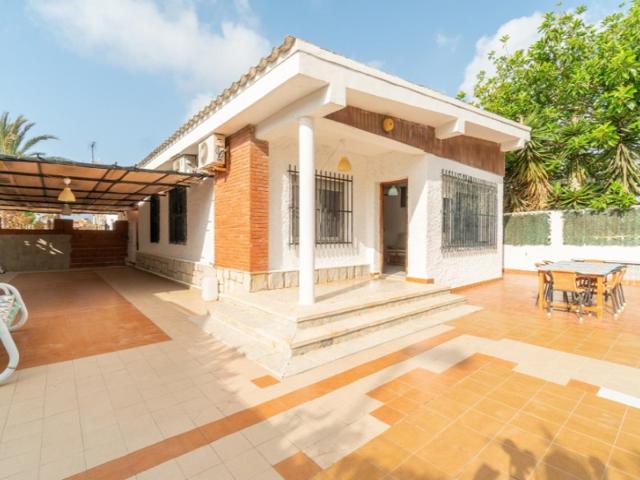 Villa En venta en Torrevieja photo 0