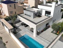 Villa En venta en La Zenia, Orihuela photo 0