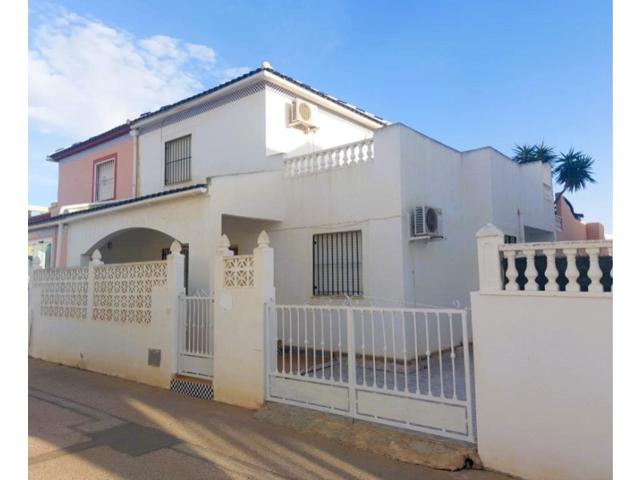 Villa En venta en Torrevieja photo 0