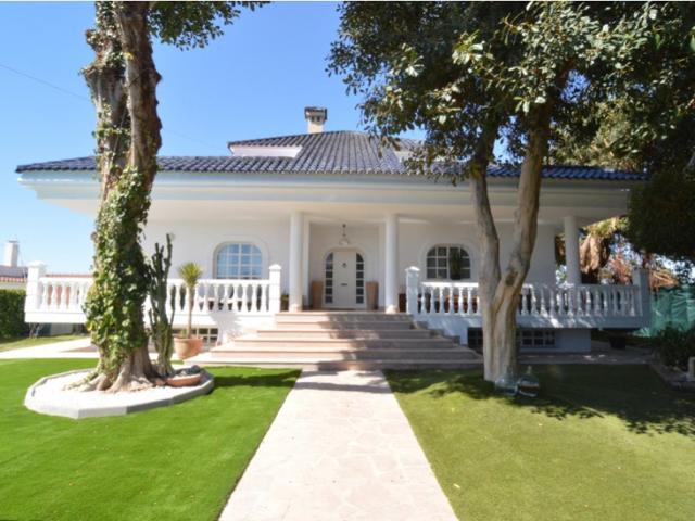 Villa En venta en Torrevieja photo 0