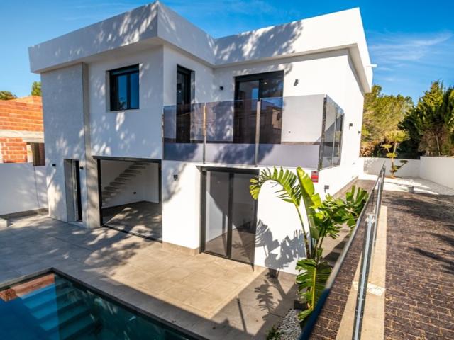 Villa En venta en Torrevieja photo 0