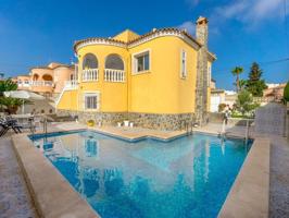 Villa En venta en Villamartín - Las Filipinas, Orihuela photo 0