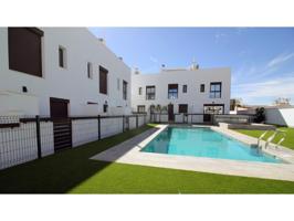 Villa En venta en Pilar De La Horadada photo 0