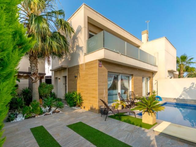Villa En venta en Pilar De La Horadada photo 0