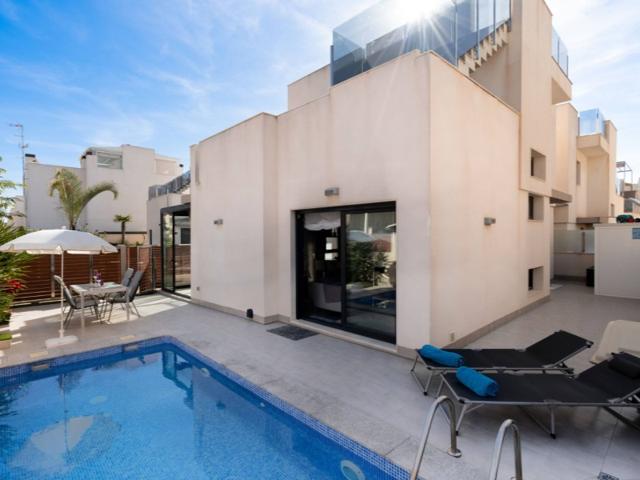 Villa En venta en Aguas Nuevas, Torrevieja photo 0