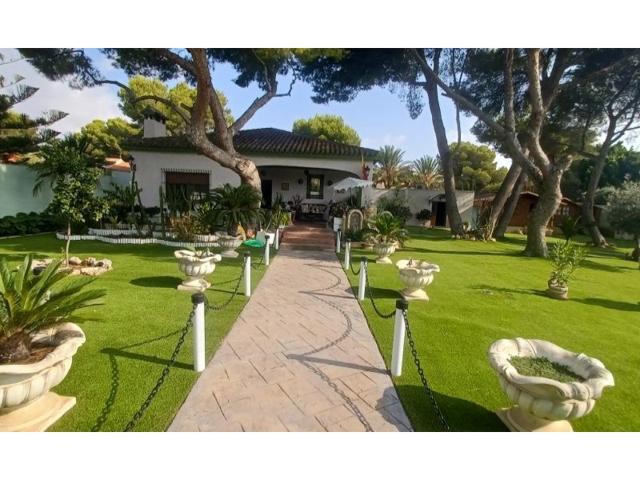 Villa En venta en Campoamor, Orihuela photo 0