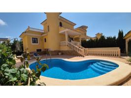 Villa En venta en Villamartín - Las Filipinas, Orihuela photo 0