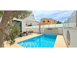 Villa En venta en Villamartín - Las Filipinas, Orihuela photo 0