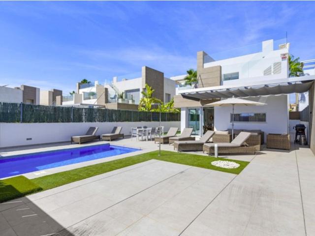 Villa En venta en Guardamar Del Segura photo 0