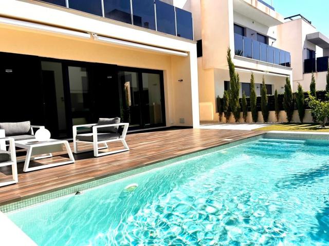 Villa En venta en Lomas De Cabo Roig - Los Dolses, Orihuela photo 0