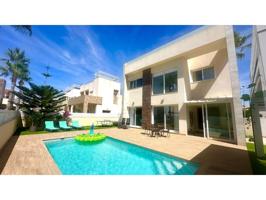 Villa En venta en Torrevieja photo 0
