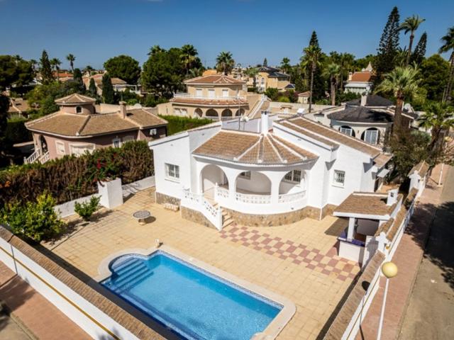 Villa En venta en Urbanización Doña Pepa, Rojales photo 0