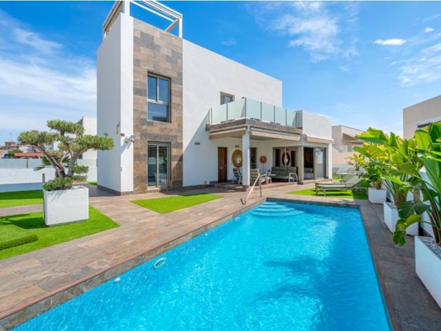 Villa En venta en Villamartín - Las Filipinas, Orihuela photo 0