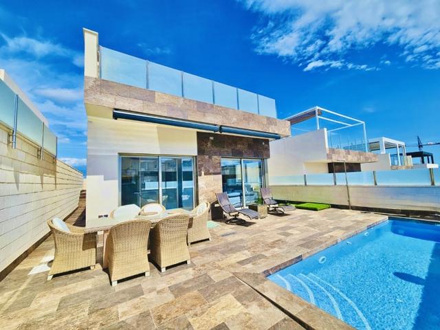 Villa En venta en Villamartín - Las Filipinas, Orihuela photo 0