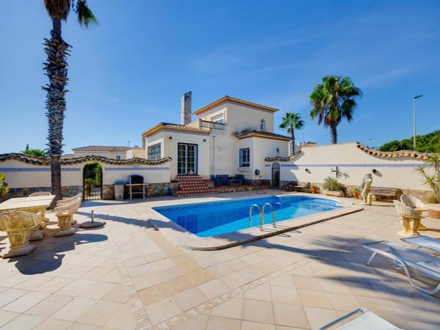 Villa En venta en Lomas De Campoamor - Las Ramblas, Orihuela photo 0